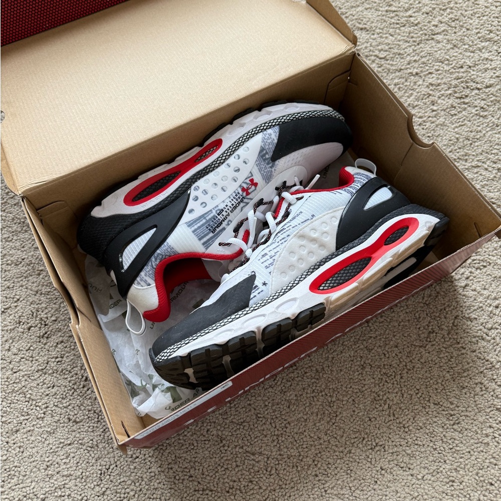 UA HOVR Infinite Summit Men’s Size 10